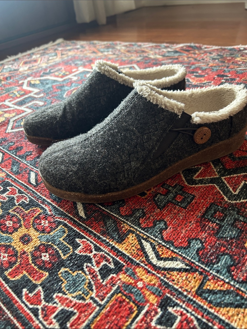 Earth Origins Gray Felt Sherpa-Lined Clog Mules